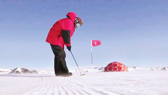 انٹارکٹیکا میں برف پر گالف کھیلنے کا مقابلہ