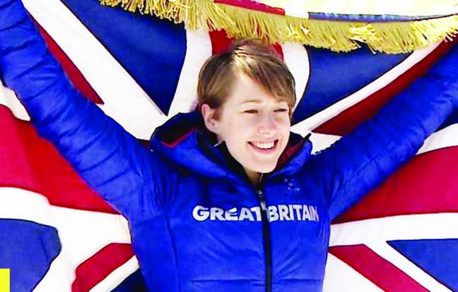 لیزی یار نولڈ ونٹر اولمپکس گیمز کی افتتاحی تقریب کے دوران برطانوی پرچم تھامیں گی