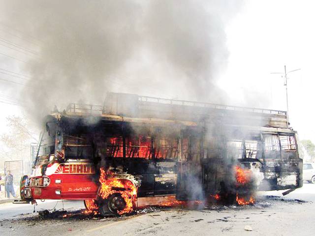 گوجرخان : بس نے طالب علم کو کچل کر مار ڈالا‘ ساتھیوں کا احتجاج