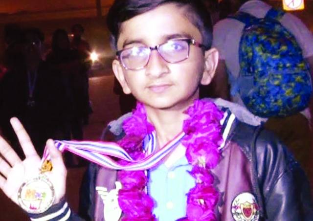 بین الاقوامی ریاضی مقابلے میں پاکستانی طالب علم جعفر رضا نے گولڈمیڈل جیت لیا، وزیراعلیٰ کی مبارکباد