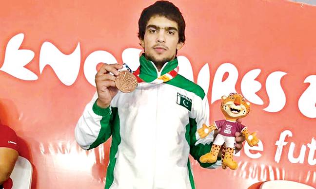 یوتھ اولمپکس میں نئی تاریخ رقم ، پاکستانی باکسر عنایت اللہ نے پہلا برانزمیڈل جیت لیا