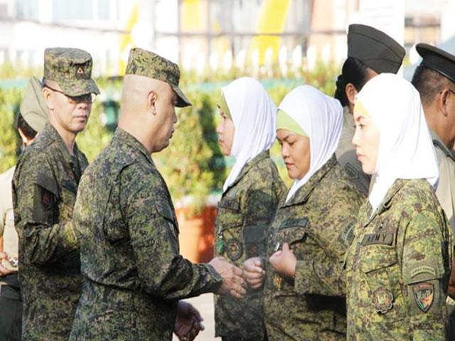 انسداد دہشتگردی مہم کامیاب بنانے کیلئے فلپائن میں باحجاب خواتین فوجی تعینات ہونگی 