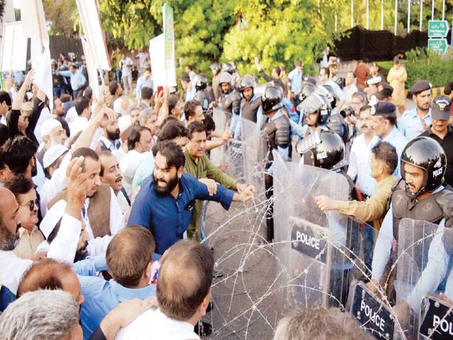تاجروں کا اسلام آباد میں دوبارہ دھرنا، پولیس سے جھڑپیں، 28 اکتوبر سے دو روزہ ملک گیر ہڑتال کا اعلان