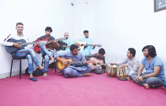 الحمرا میں میوزک ،گلوکاری سیکھنے کیلئے نوجوانوں کو جدید معیار مہیا کر رہے ہیں : اطہر علی خان 
