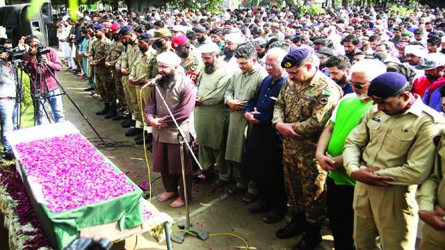 شہید لیفٹیننٹ آغا مقدس لاہور، سپاہی توصیف نارووال، قاسم، اور حوالدار قمر کی لیہ میں تدفین