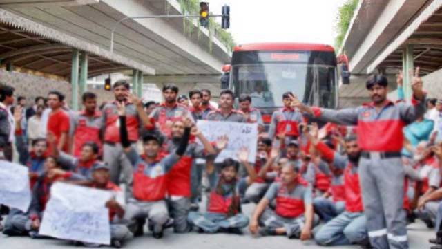 راولپنڈی، میٹروبس سروس کے ملازمین کی تنخواہوں کی عدم ادائیگی کیخلاف ہڑتال