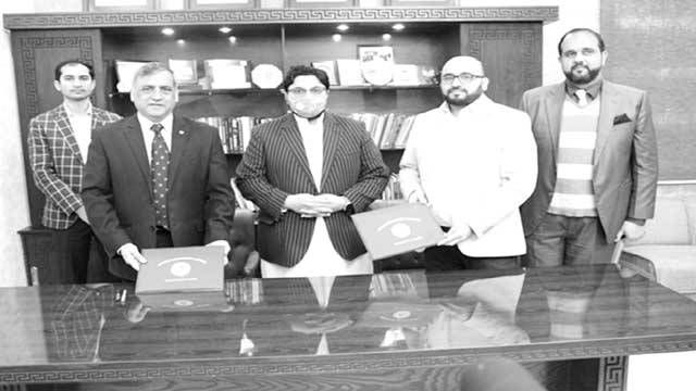 منہاج القرآن یونیورسٹی لاہور اور مانچسٹر کیمپس میں مفاہمتی یاددشت پر دستخط 