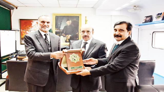 وفاقی وزیر ریلوے سے امریکہ میں نامزد سفیر سردار مسعود کی ملاقات 