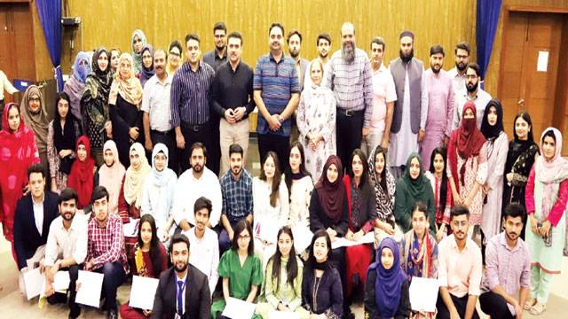 لاہور میڈیکل اینڈ ڈ ینٹل کالج :منطقی اور تنقیدی سوچ ـ کے عنوان سے سیمینار