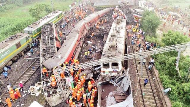 بھارت: ٹرین حادثہ میں ہلاکتیں 300 ہوگئیں ،900 زخمی، شہباز شریف کا اظہار افسوس
