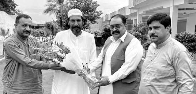 سائیں ملک عاقب علی زیارات مقدسہ کی حاضری کے بعد وطن واپس پہنچ گئے