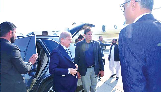 2 روزہ دورہ: وزیراعظم آذربائیجان پہنچ گئے، متعدد معاہدوں پر دستخط ہونگے