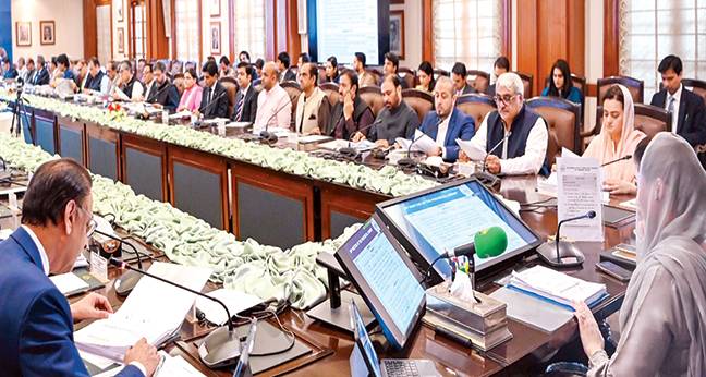 پنجاب کابینہ: خصوصی افراد، بزرگوں اور طلبہ کیلئے مفت سفری سہولت، کئی محکموں میں بھرتیوں کی منظوری