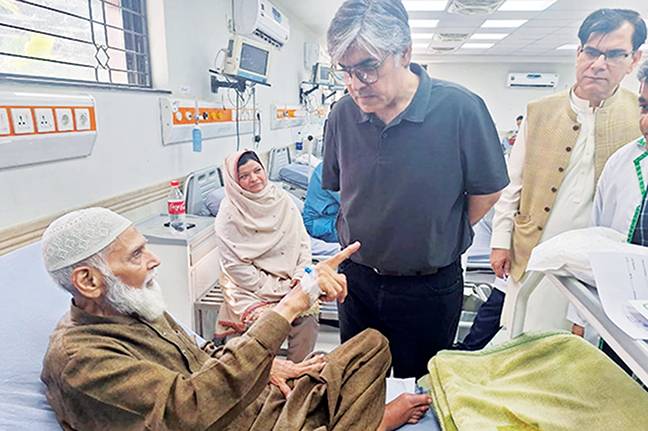 سیکرٹری صحت کا دورہ ٹیچنگ ہسپتال گوجرانولہ، سسٹم فعال نہ ہونے پر برہم