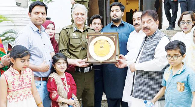 سندس فاؤنڈیشن کے زیر اہتمام تھیلیسیمیا سے متاثرہ بچوں کا سنٹرل پولیس آفس کا دورہ 