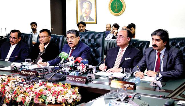 مہنگائی کی شرح میں کمی کے ثمرات عوام تک نہ پہنچیں تو کیا فائدہ، صوبوں سے ملکر قیمتیں کنٹرول کرینگے: وزیر خزانہ