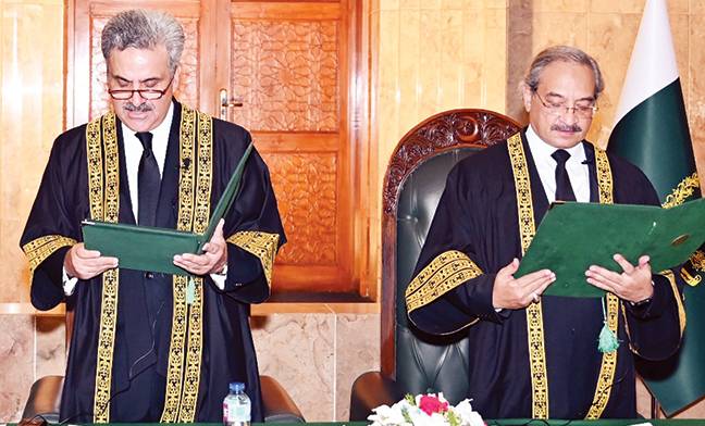جسٹس باقر نجفی نے سپریم کورٹ کے جج کی حیثیت سے حلف اٹھا لیا