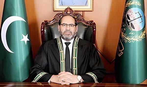 آرمی ایکٹ صرف آرمڈ فورسز کیلئے، سویلین کو لانا ہوتا تو الگ سے ذکر کیا جاتا: جسٹس نعیم