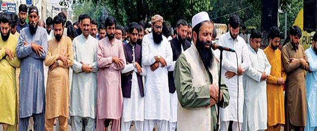 مرکزی مسلم لیگ کے زیر اہتمام 31 شہداء کی غائبانہ نمازِ جنازہ مال روڈ پر ادا  