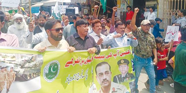 پاک فوج کیساتھ اظہاریکجہتی کیلئے پاسٹر  پرویز ندیم گل کی قیادت میں ریلی ،نعرے بازی
