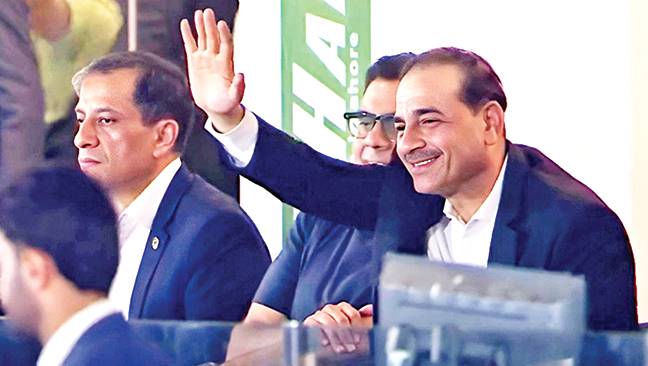 پی ایس ایل افواج کے نام، آرمی چیف نے میچ دیکھا، سٹیڈیم پاکستان زندہ باد کے نعروں سے گونج اٹھا، قومی پرچموں کی بہار