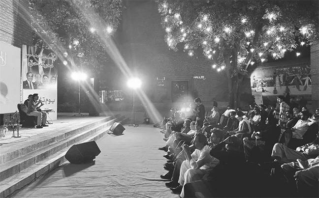 الحمراء میں یوم تشکر کے موقع پر ملی نغموں کا پروگرام ،افواج سے یکجہتی کا مظاہرہ 