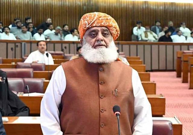 سینٹ : کم عمرشادی روکنے کا بل منظور واپس لیں ورنہ سٹرکوں پرآئیں گے : فضل الرحمن 