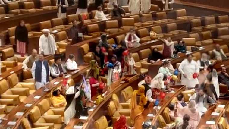 پنجاب اسمبلی : وزرا‘ارکان کی اکثریت غیرحاضر‘ کو رم نشاندہی پر اجلاس ملتوی : ’’مودی کا جویار‘ غدار ہے ‘‘ کے نعرے 