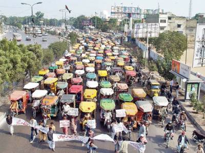 کراچی میں اچانک موٹر سائیکل رکشے چلانے پر پابندی، کریک ڈائون، 150 رکشے ضبط