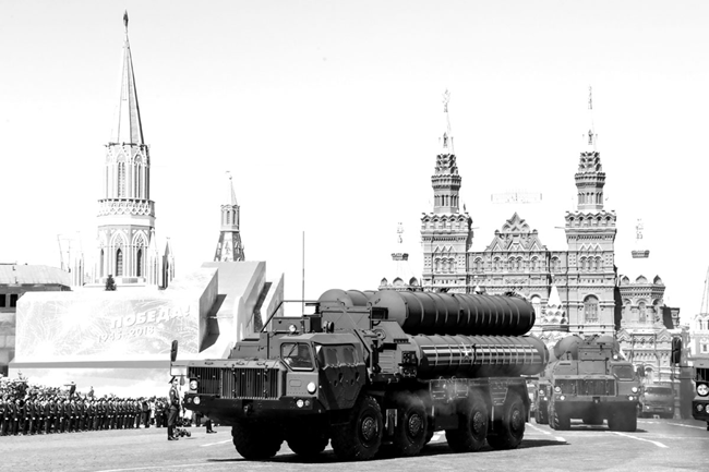 وکٹری ڈے پر پریڈ: جدید روسی فوجی آلات، ڈرونز، میزائلوں کی نمائش