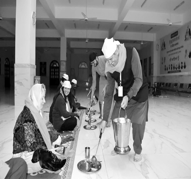 آسٹریا کی سفیر اینڈریا وک کا فیملی کے ہمراہ کرتارپور کا دورہ