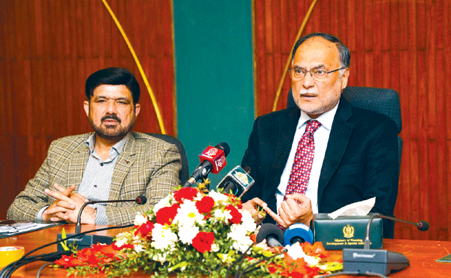 گنڈاپور کا احساس 2کشتیوں کے سوار ہیں اپیکس کارروائی پر تبصرہ نہیں کرنا چاہئے : احسن اقبال 