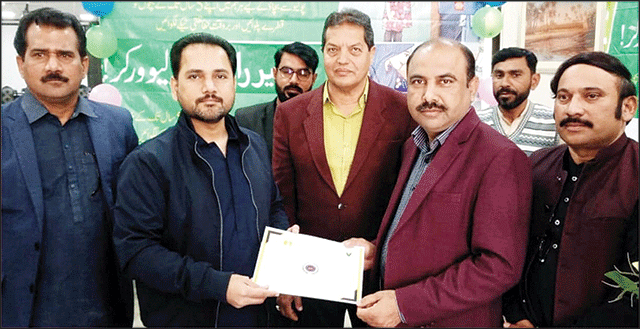  6 لاکھ 41 ہزار بچوں کو پولیو قطرے پلانے کا ہدف مقرر:  عثمان منیر