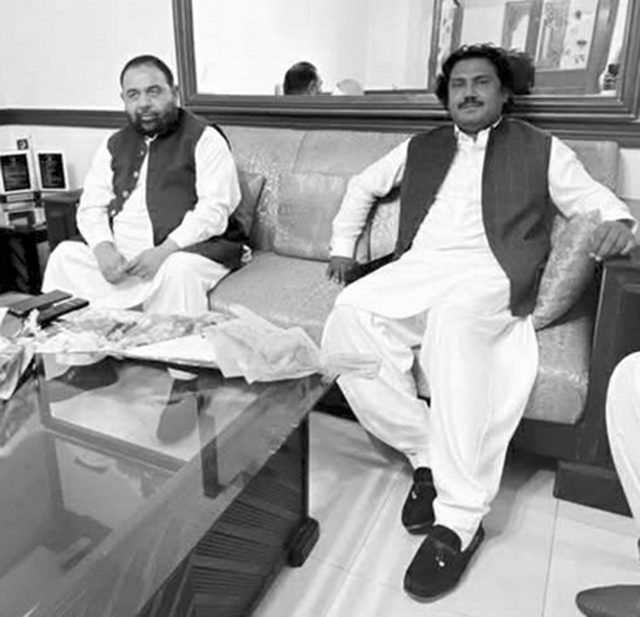 بیرسٹر اورنگزیب کھچی کو وفاقی وزیر بننے پرنصراللہ پاندہ کی مبارکباد