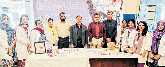 کینٹ ہسپتال میں ڈاکٹر حاجرہ وحید کیانی کی زیر نگرانی ڈیمینشیا آگاہی کیمپ