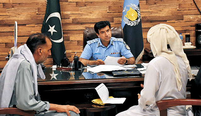 ڈی آئی جی آپریشنز اسلام آباد  جواد طارق کی کھلی کچہری 