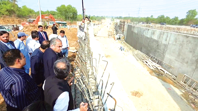 وفاقی وزیر داخلہ محسن نقوی کا جناح سکوائر مری روڈ انڈر پاس پراجیکٹ کا دورہ 