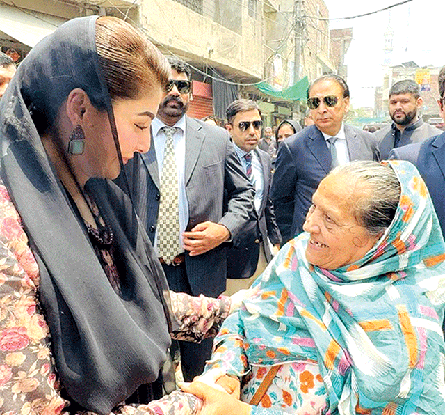 سکولوں میں پاک فوج یکجتی ‘ یوپ نشکر ‘ مریم نواز کا دورہ کا لاہور ِ ترقیاتی منصوبو ں کا جائزہ : سبزیوں کے نرخ چیک کئے پاکستان زندہباہ کے نعرے لگوائے 