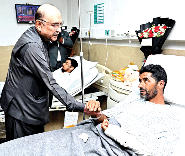 دورہ سی ایم ایچ راولپنڈی، زخمیوں کی عیادت، قوم جارحیت سے نمٹنے کیلئے پرعزم: صدر  